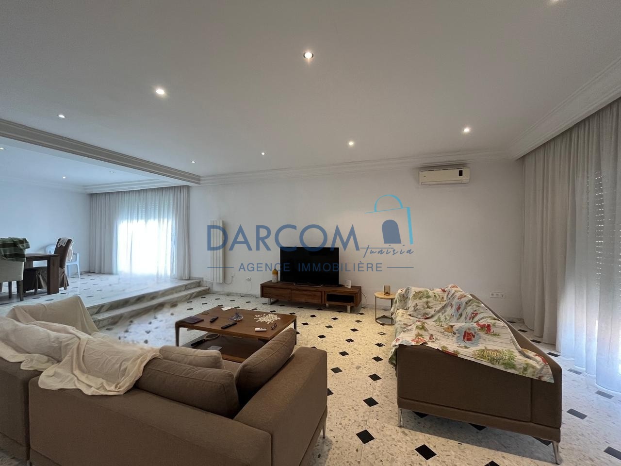 à vendre villa à Cité les pins