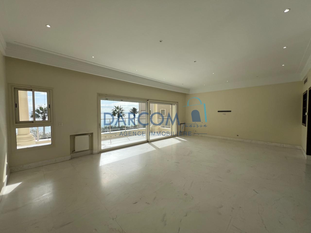 à louer s+3 de 260 m² vue sur lac