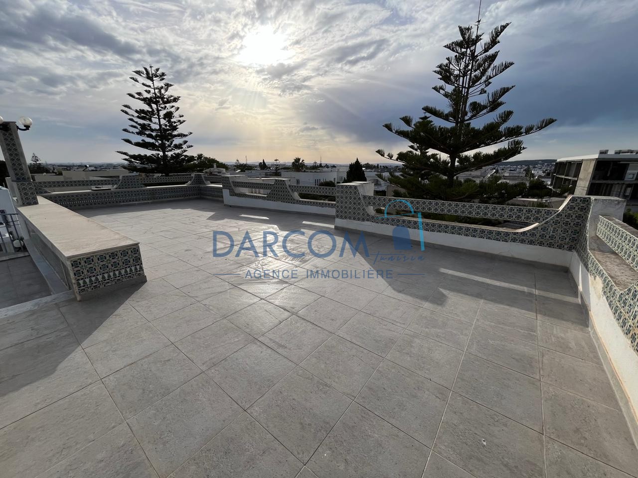à louer belle villa de 680 m² à Cité les Pins-La Marsa