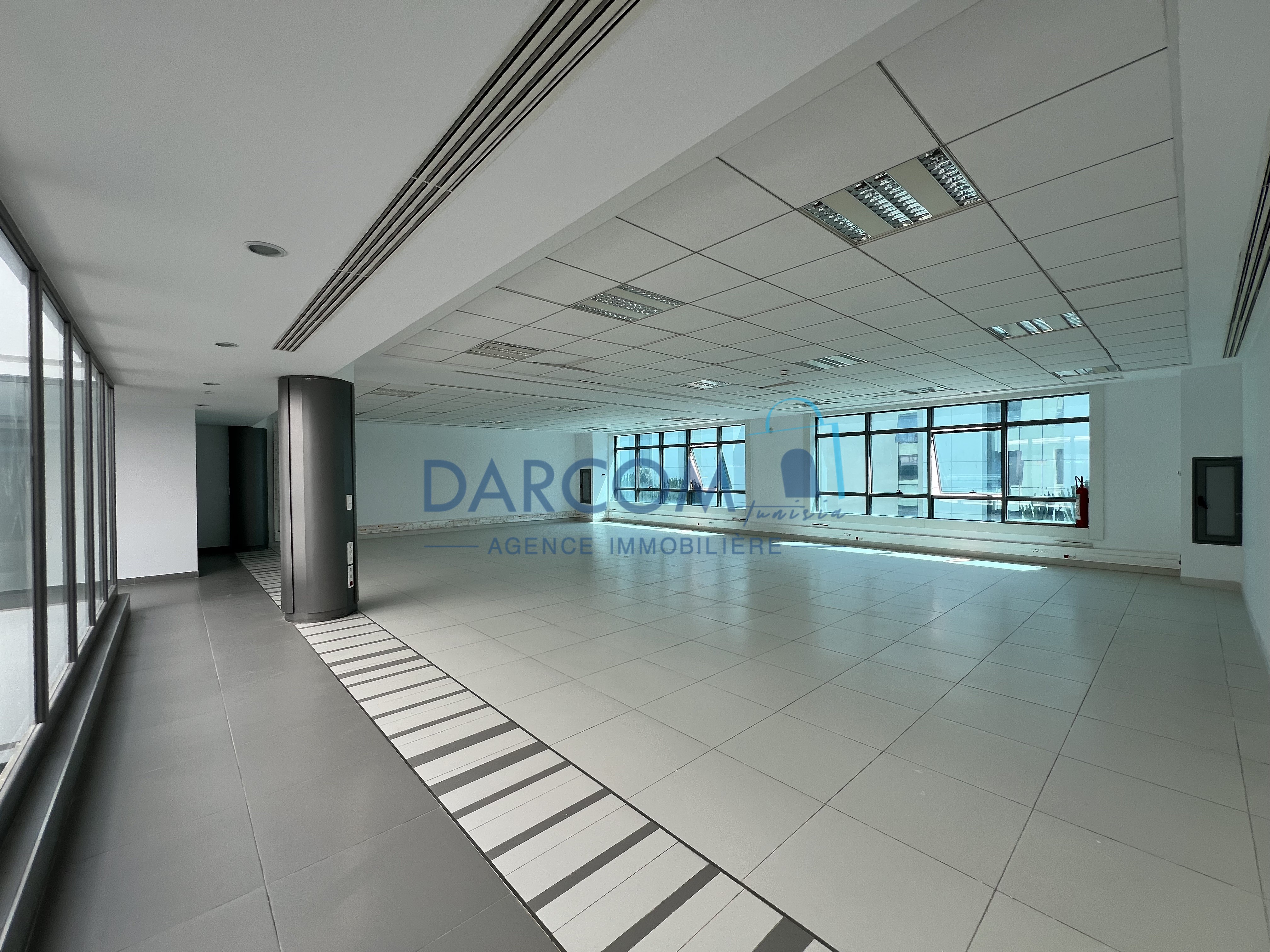 bureau de 192 m² au Lac 2