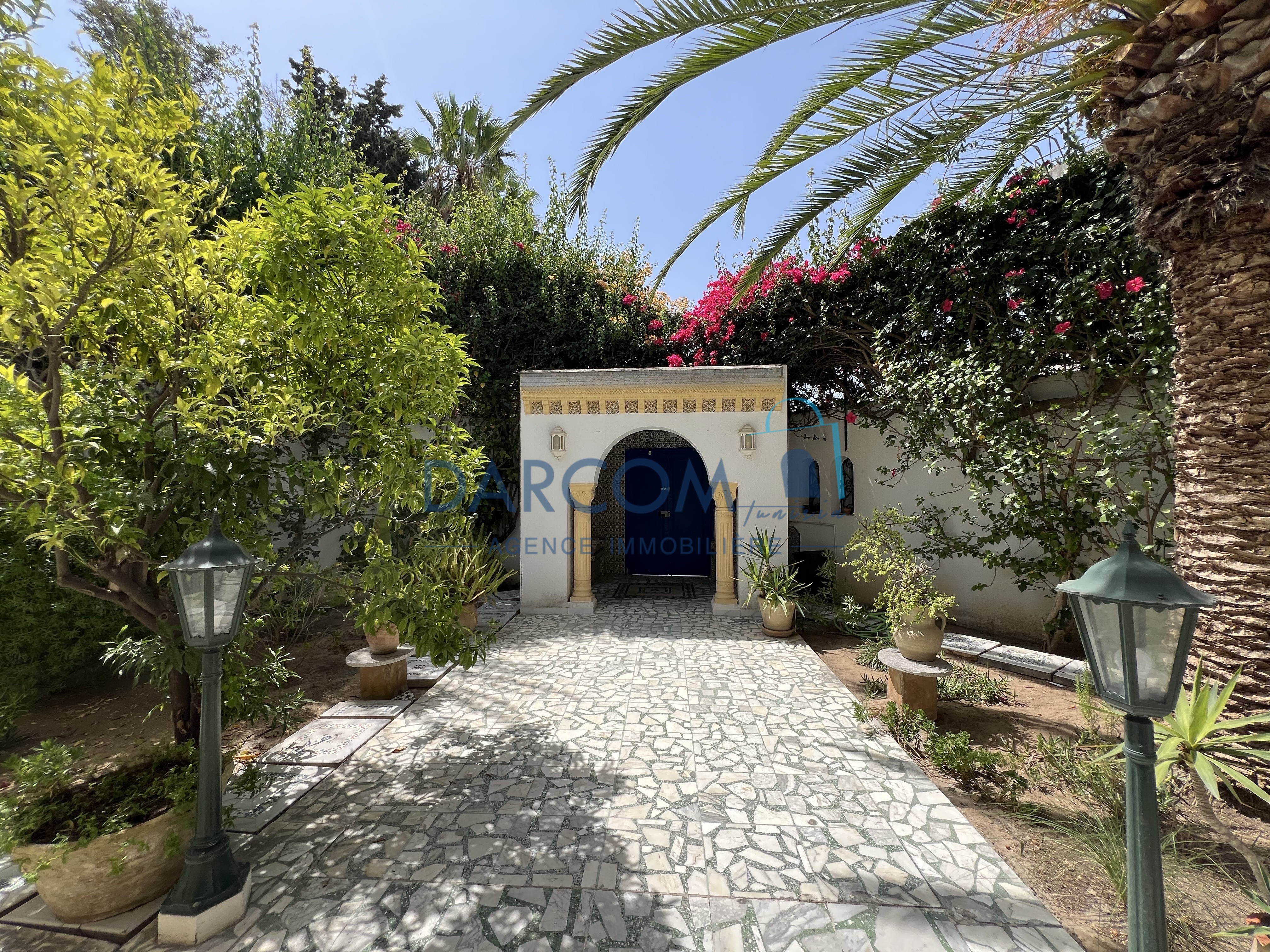 charmante villa avec piscine à cité les pins-La Marsa