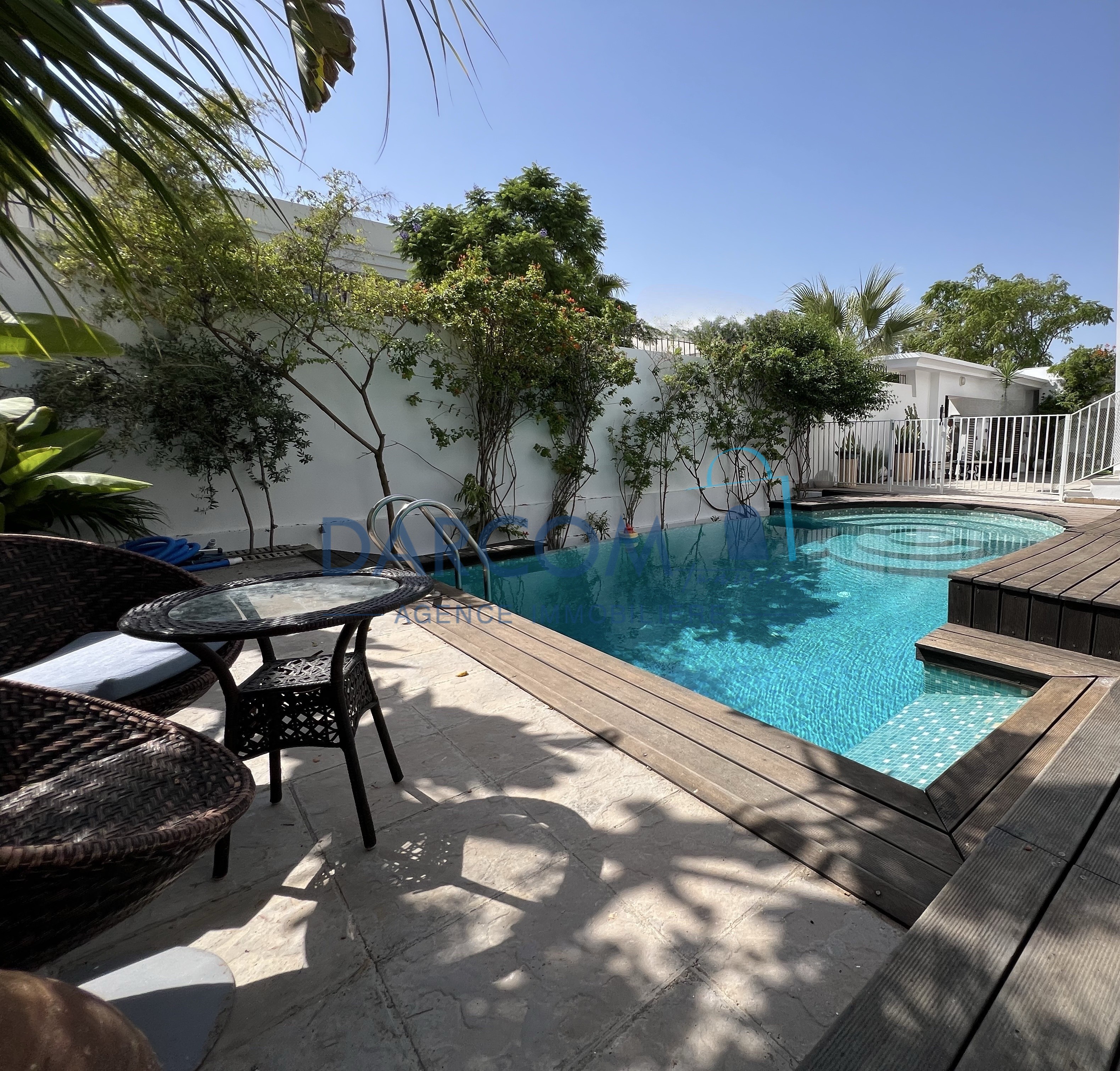 à louer une somptueuse villa au Lac II